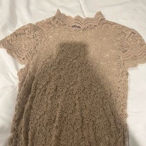 Lace shirt size S/M has stretch
